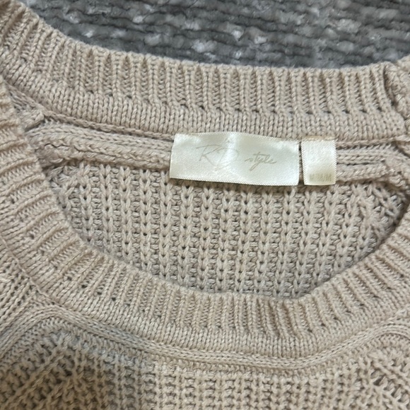 EUC Women's Beige tunic length knit Sweater m - Picture 2 of 3